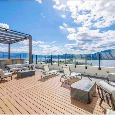 Amazing Brand New Lakeview Condo Downtown Келоуна Екстер'єр фото