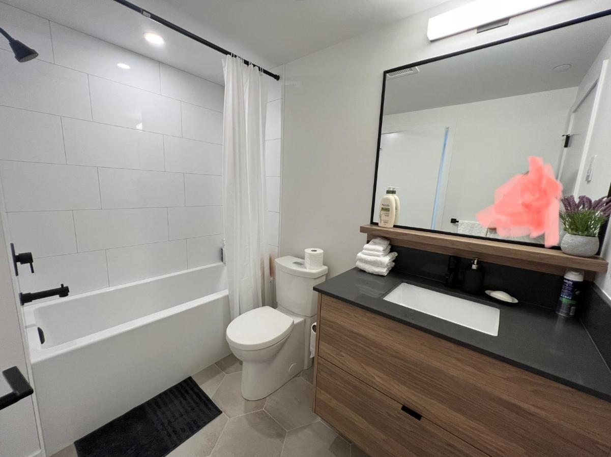 Amazing Brand New Lakeview Condo Downtown Келоуна Екстер'єр фото