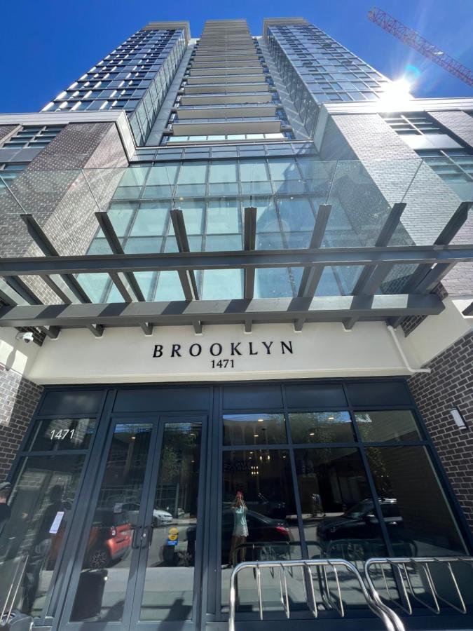 Amazing Brand New Lakeview Condo Downtown Келоуна Екстер'єр фото