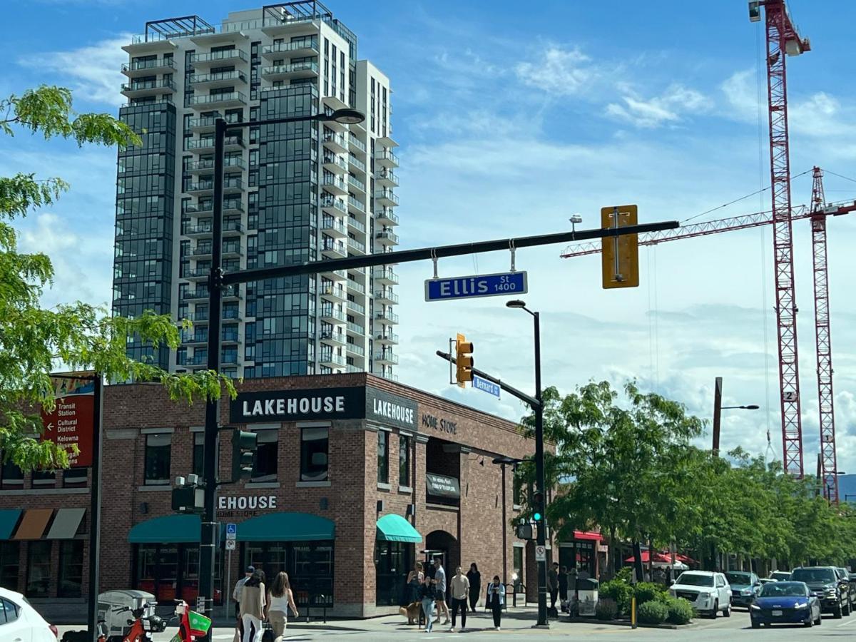 Amazing Brand New Lakeview Condo Downtown Келоуна Екстер'єр фото