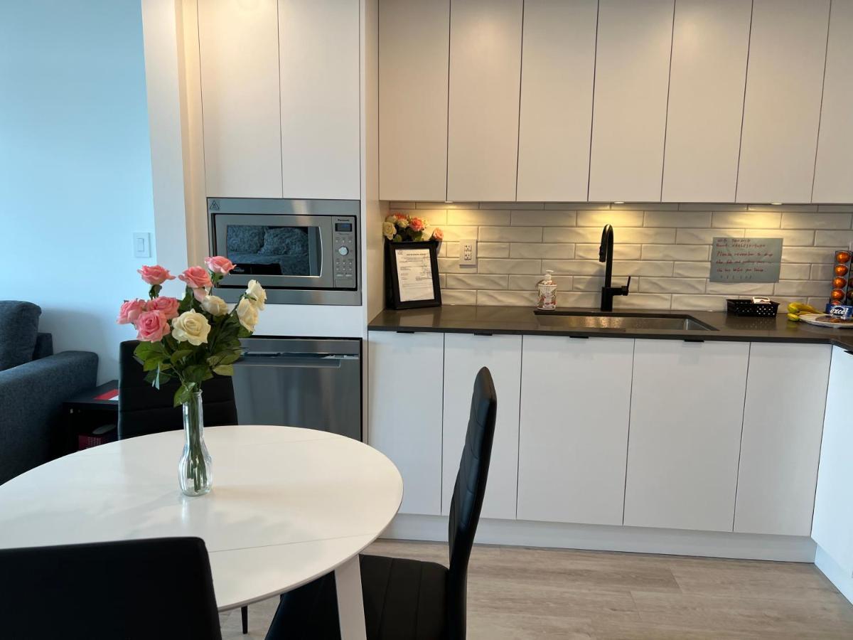 Amazing Brand New Lakeview Condo Downtown Келоуна Екстер'єр фото