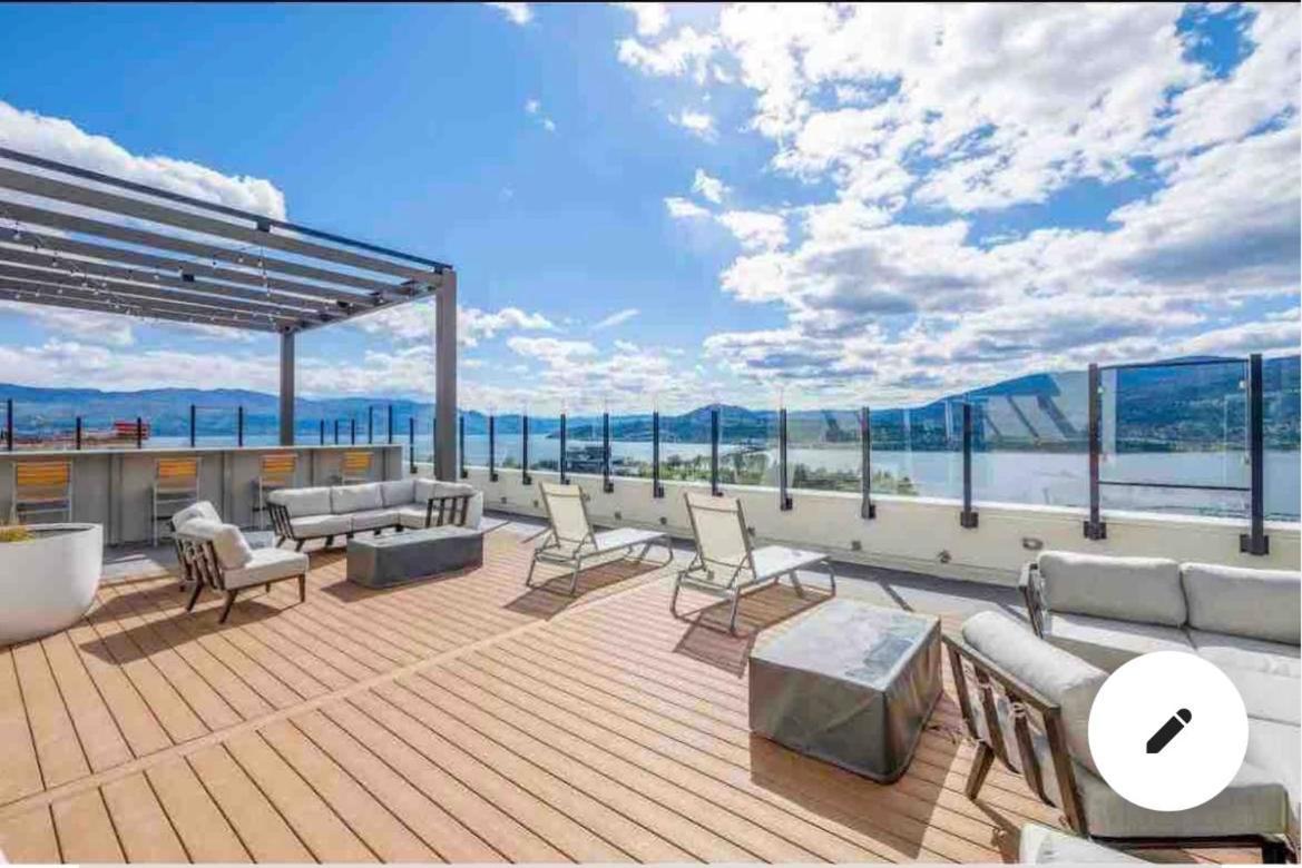 Amazing Brand New Lakeview Condo Downtown Келоуна Екстер'єр фото